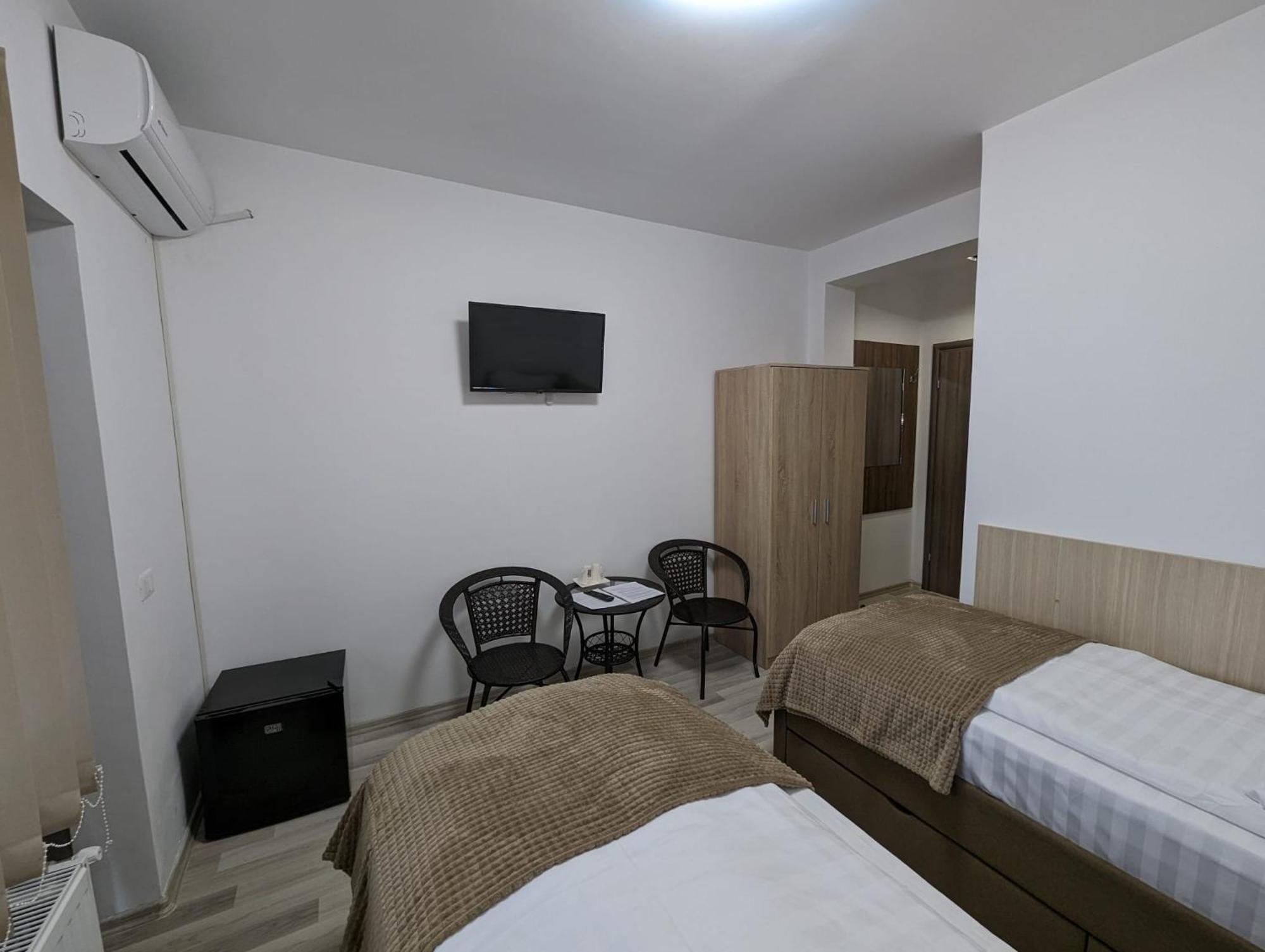 2Family Hotel Focsani Exterior photo
