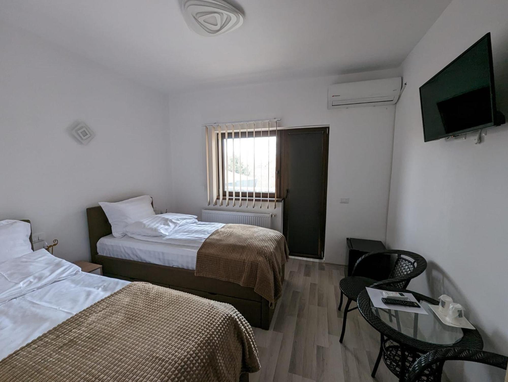 2Family Hotel Focsani Exterior photo