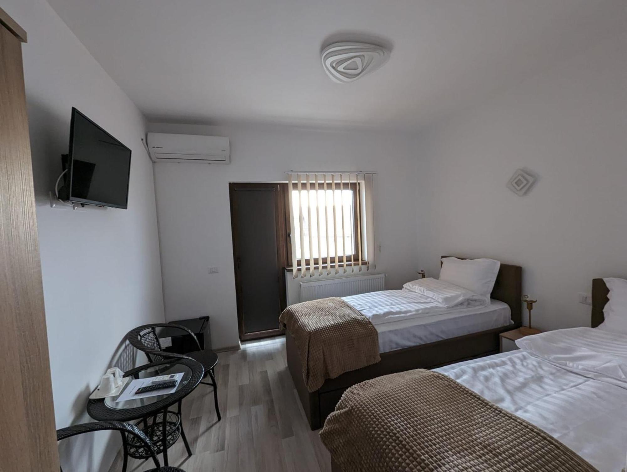 2Family Hotel Focsani Exterior photo
